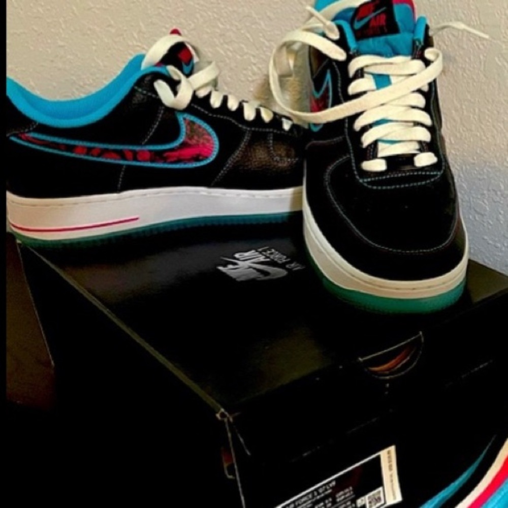 Nike Airforce 1: Miami Vice Color Size 7.5